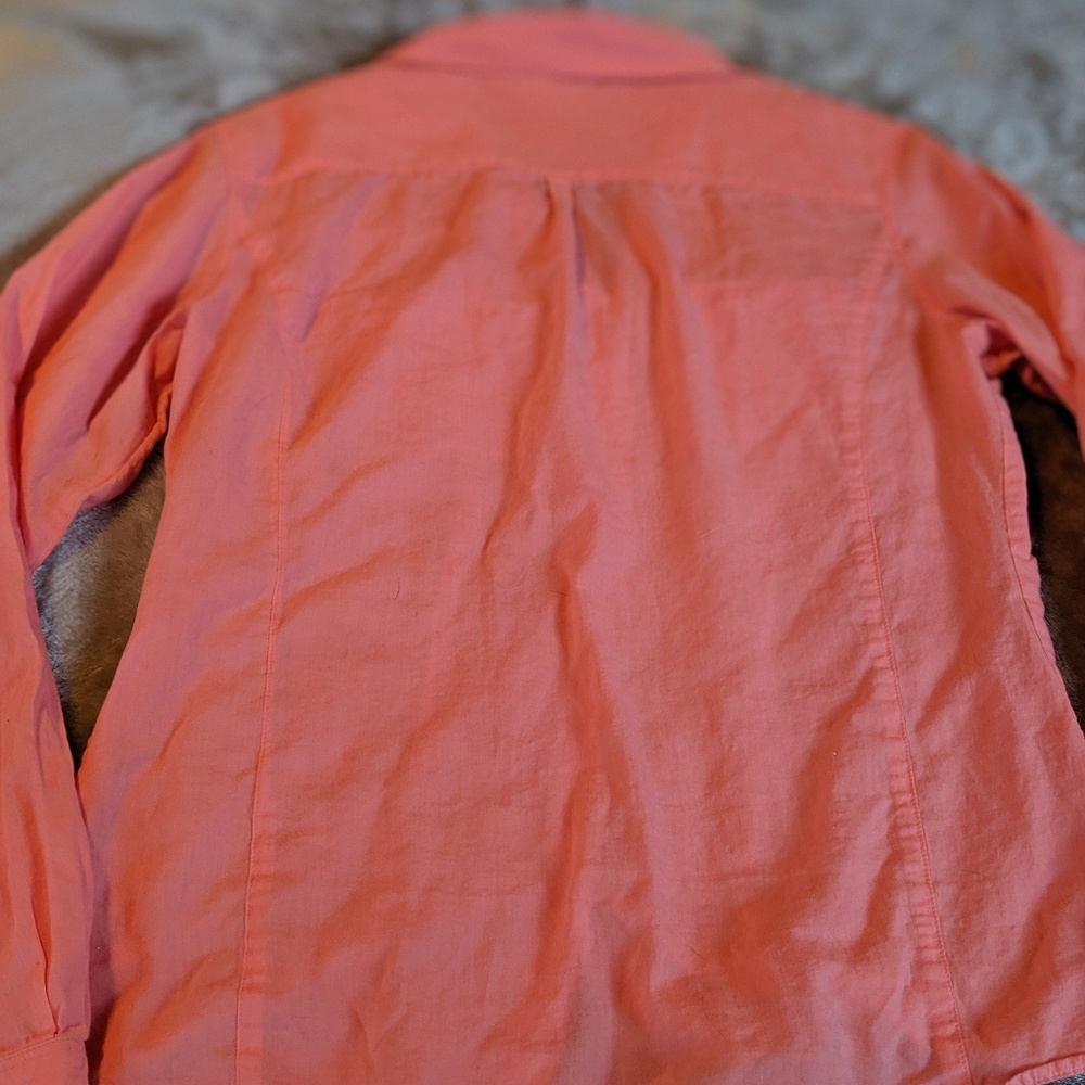 Button down shirt. - Picture 2 of 6
